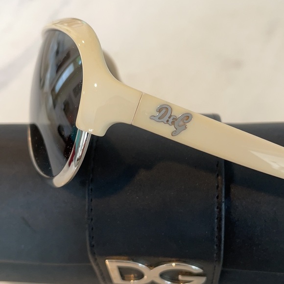 Dolce and Gabbana Sunglasses. Vintage aviator style. - Picture 6 of 9